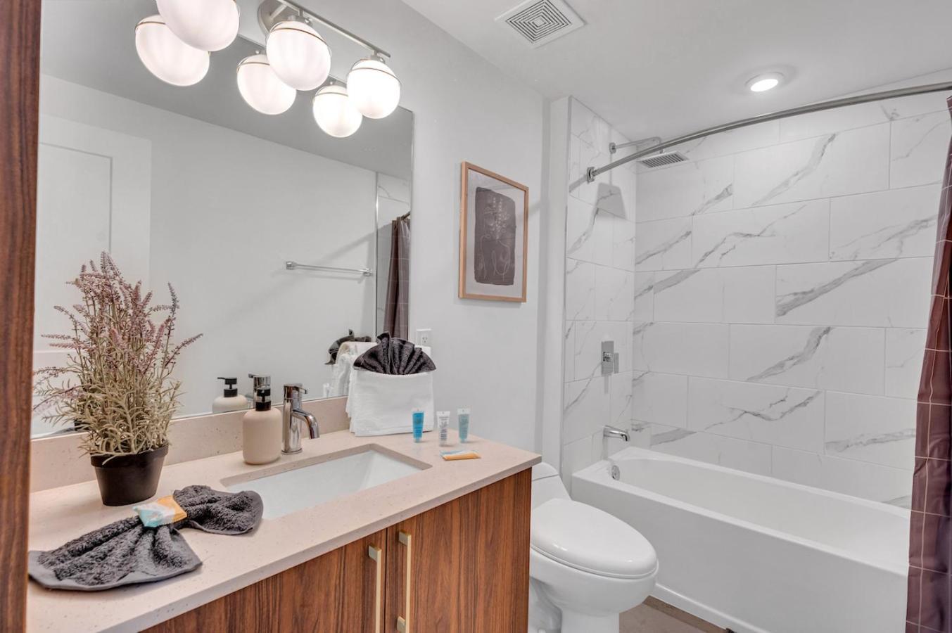 Apartamento Amazing Unit In Downtown With Free Parking *