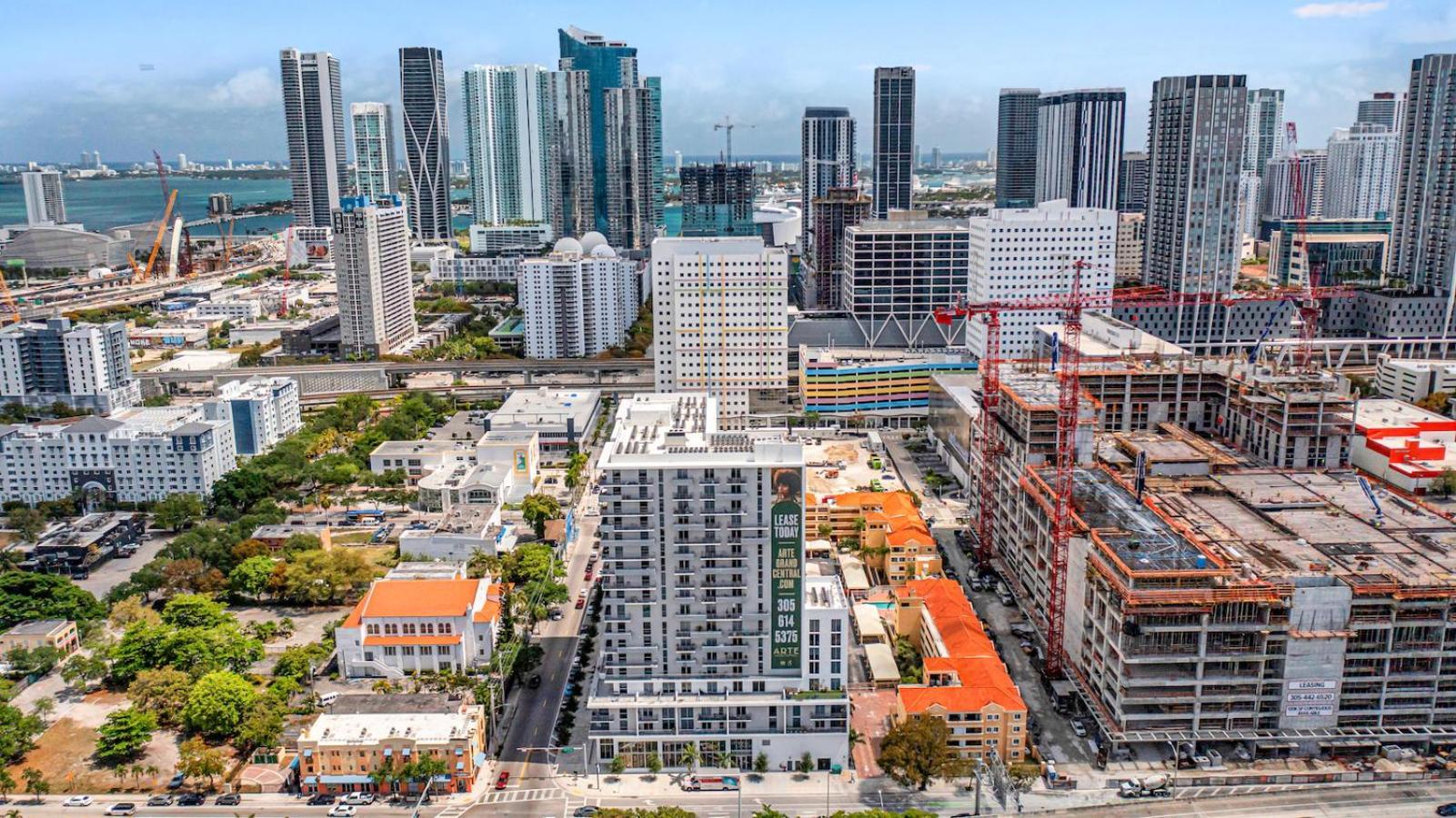 Amazing Unit In Downtown With Free Parking Apartamento *